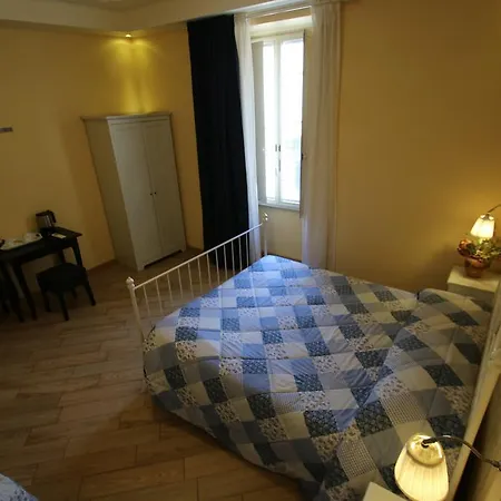 With Гостевой дом Рим